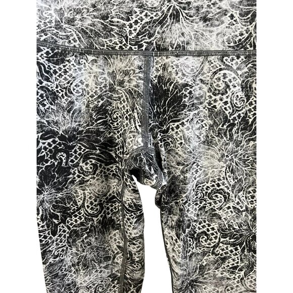 Lululemon Wunder Under High-Rise Leggings Size 4 Black & White Floral Pattern - Picture 2 of 4